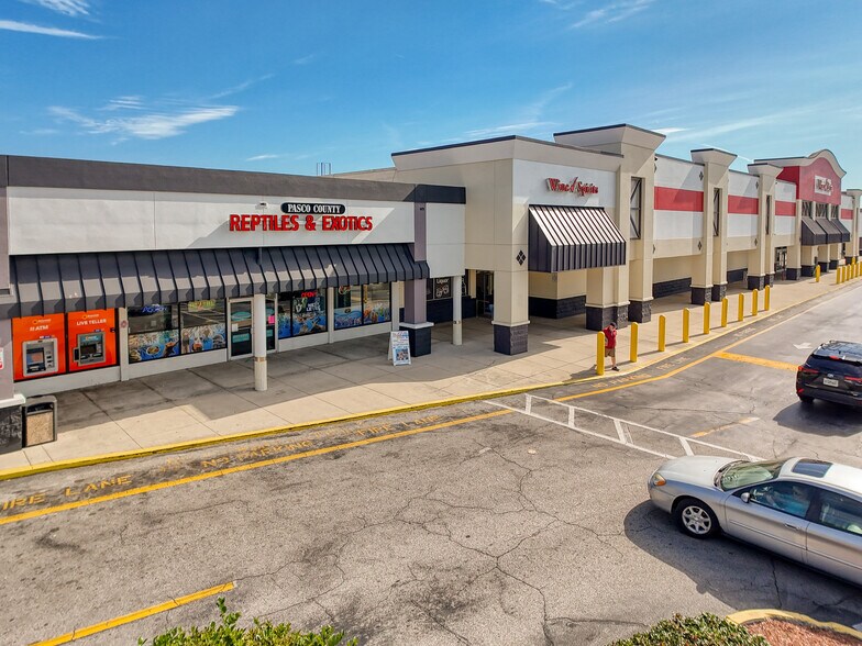 More Photos Of 3312-3440 U.S. Hwy 19, Holiday Unknown For Lease