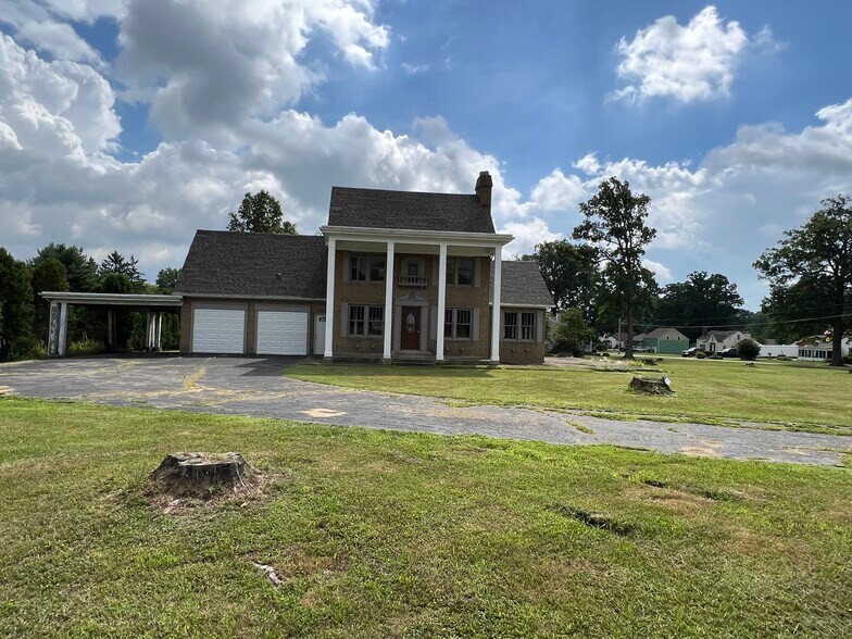 More Photos Of 171 N Canfield Niles Rd, Austintown Office Residential For Sale