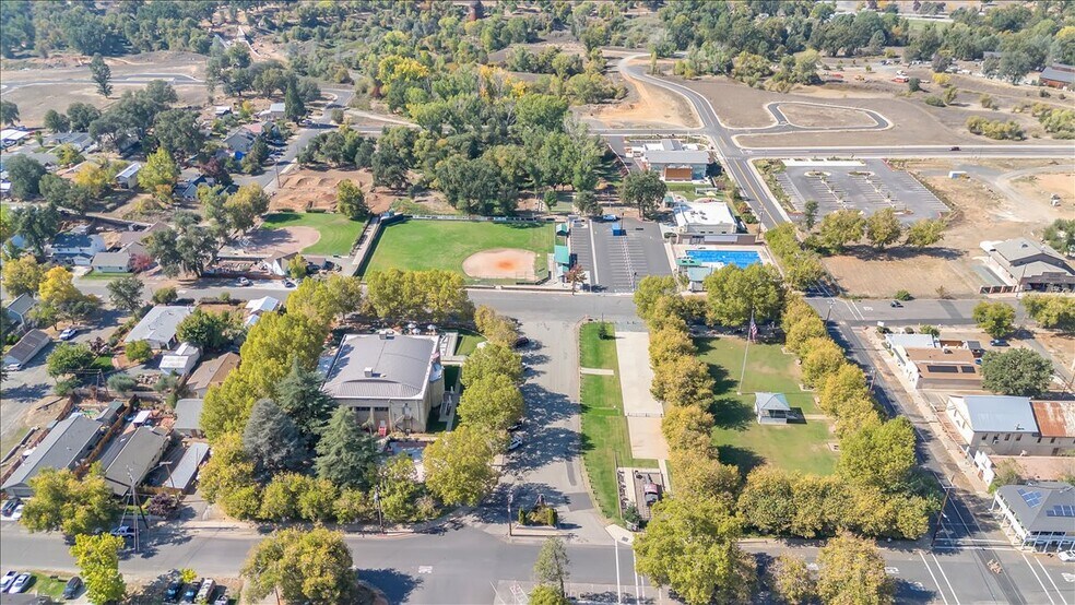 More Photos Of 18387 Chestnut Ave, Tuolumne Restaurant For Sale