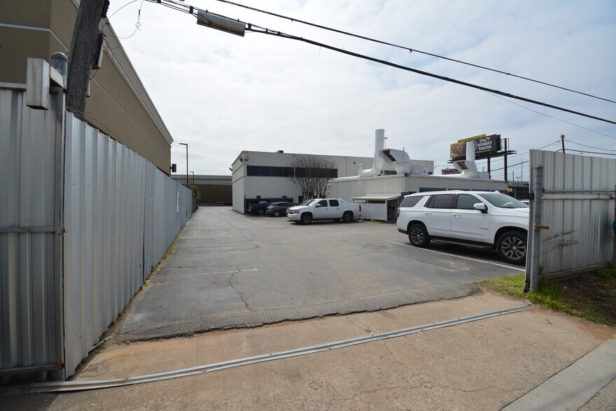 More Photos Of 5610-5613 Southwest Fwy, Houston Flex For Lease