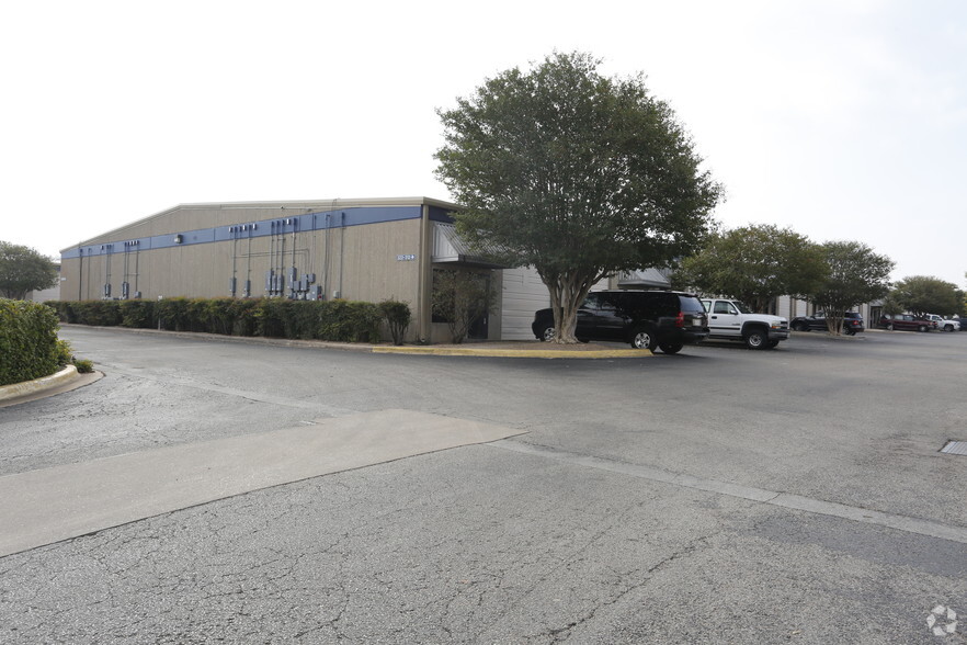 Primary Photo Of 501 W Powell Ln, Austin Warehouse For Lease