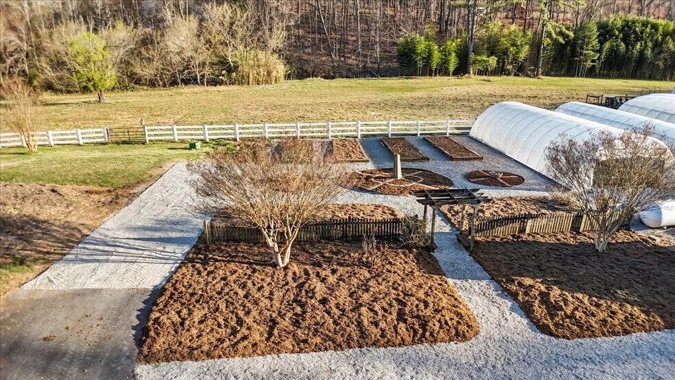 More Photos Of 1356 Coopers Cove Rd, Hardy Specialty For Sale