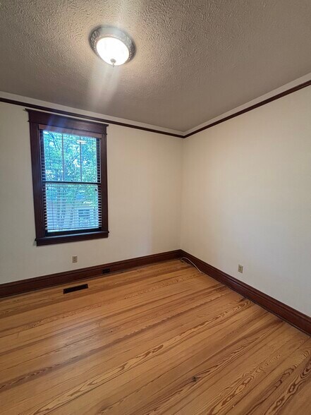 More Photos Of 27 S Whittaker St, New Buffalo Storefront Retail Residential For Lease
