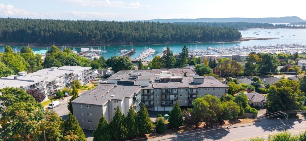 Primary Photo Of 275 Cypress St, Nanaimo Apartments For Sale