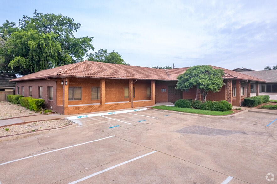 More Photos Of 1645 Dorchester Dr, Plano Medical For Lease