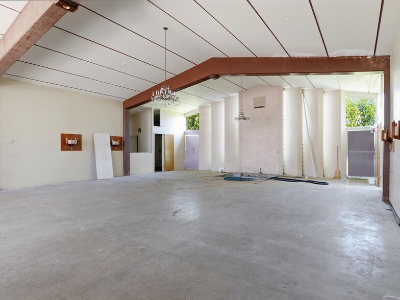 More Photos Of 1801 Johnston Dr, Manitowoc Warehouse For Sale