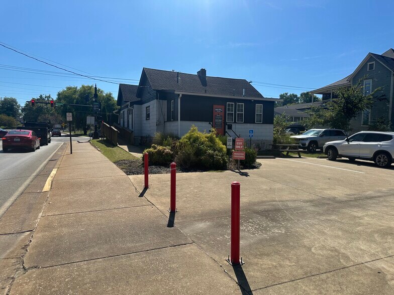 More Photos Of 701 Chestnut St, Bowling Green Office For Lease