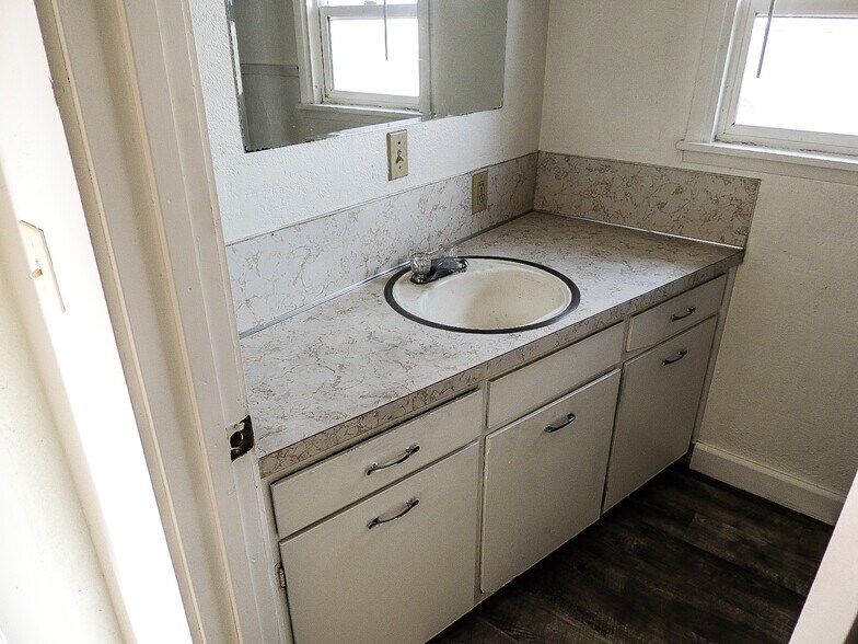 More Photos Of 1329 Todd Rd Ext, Lakeport Flex For Sale