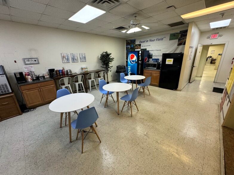 More Photos Of 109 Gelo Rd, Rocky Mount Manufacturing For Lease