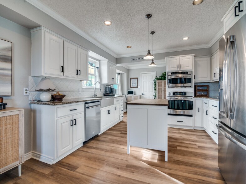 More Photos Of 1840 County Road 4309 N, Greenville Flex For Sale
