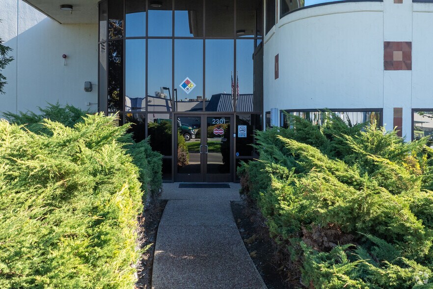 More Photos Of 2301 Bert Dr, Hollister Warehouse For Lease