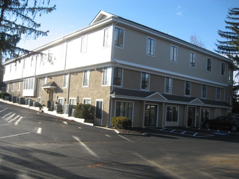 More Photos Of 1 N Bacton Hill Rd, Malvern Office For Lease
