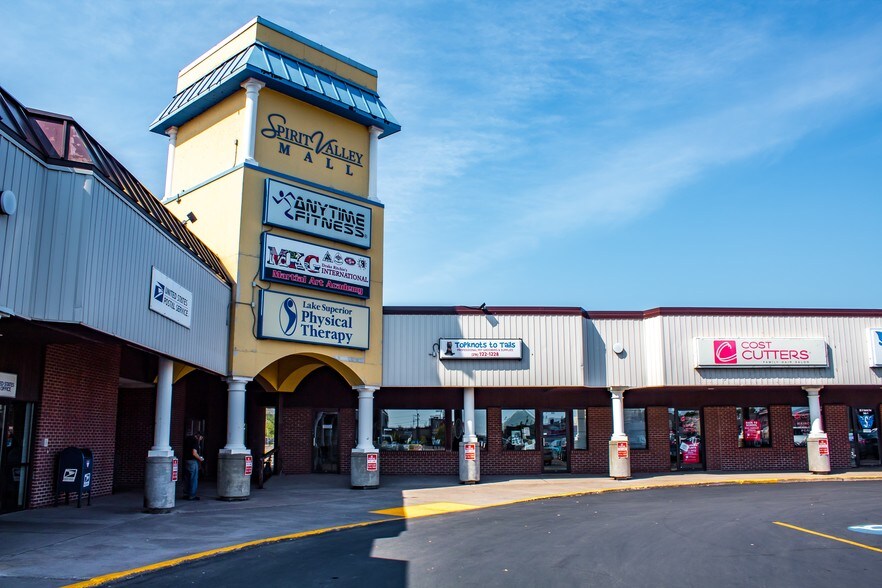 More Photos Of 215 N Central Ave, Duluth General Retail For Sale