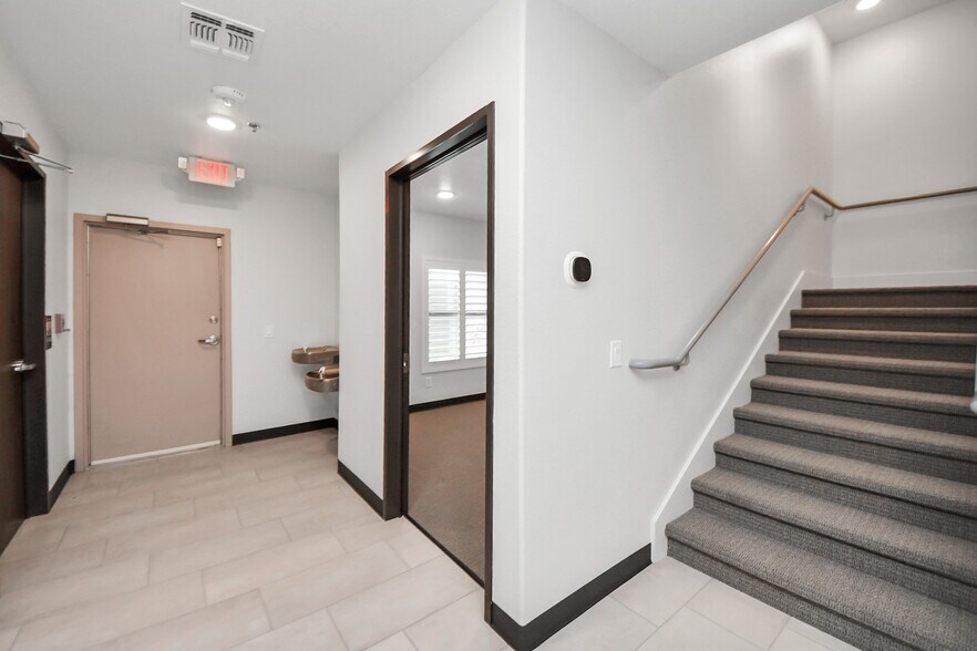 More Photos Of 6536 Greatwood Pky, Sugar Land Office For Sale