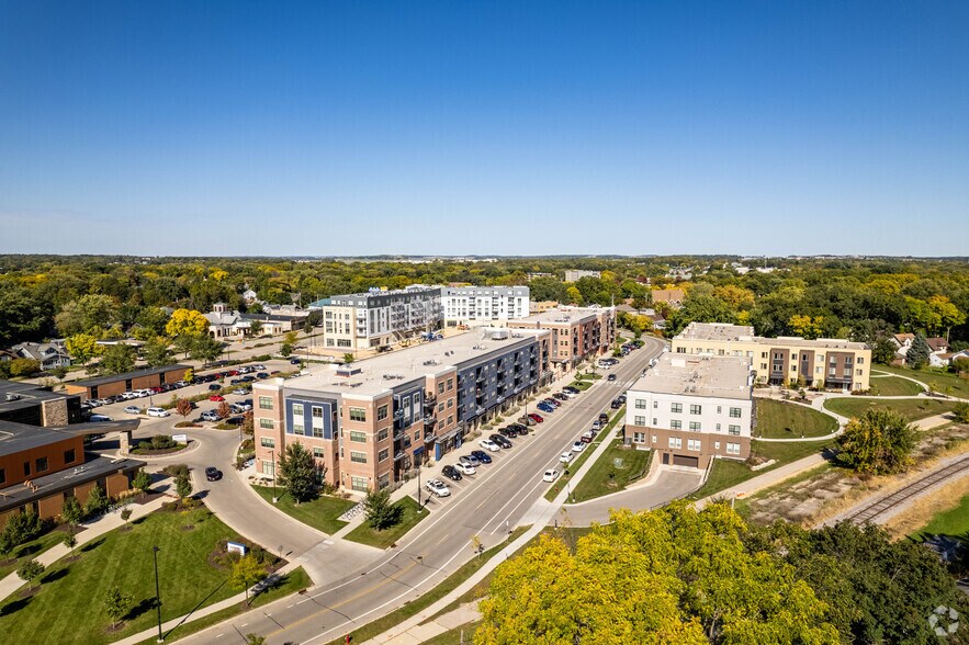 More Photos Of 2418 Winnebago St, Madison Apartments For Lease