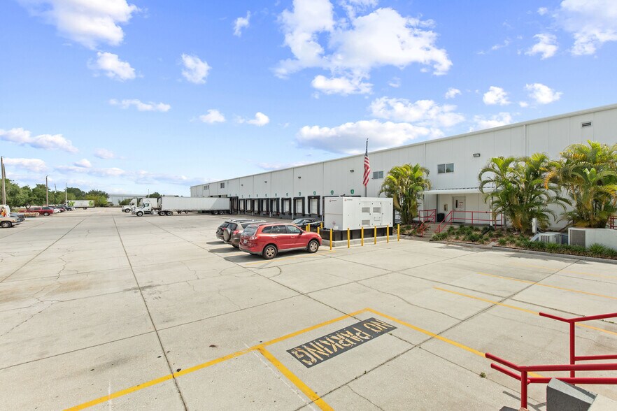 More Photos Of 7856 Ellis Rd, Melbourne Refrigeration Cold Storage For Lease