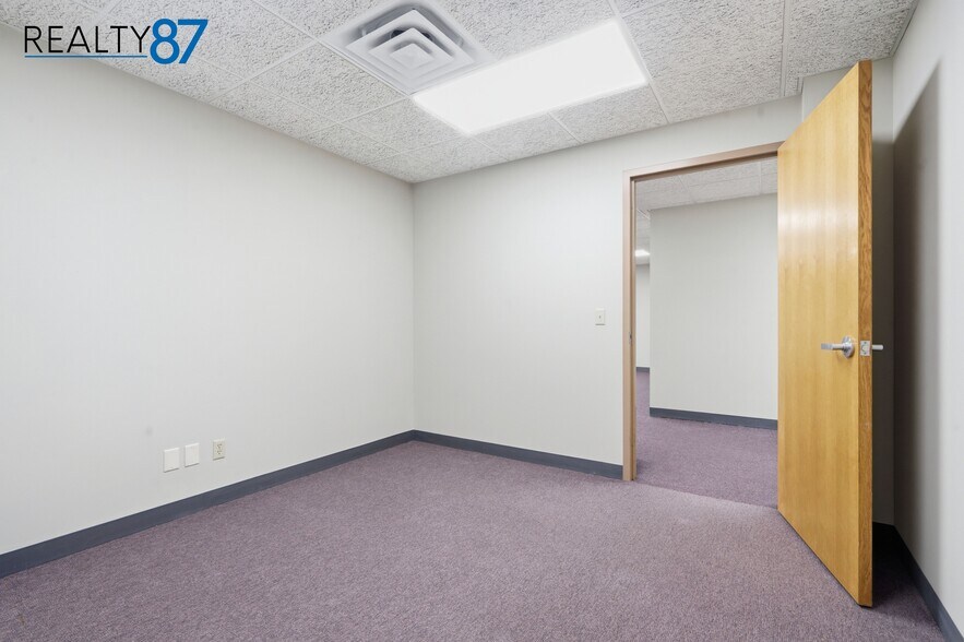 More Photos Of 3100 E Ave NW, Cedar Rapids Office For Lease