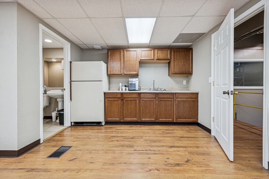 More Photos Of 3502 Dickerson Pike, Nashville Flex For Sale