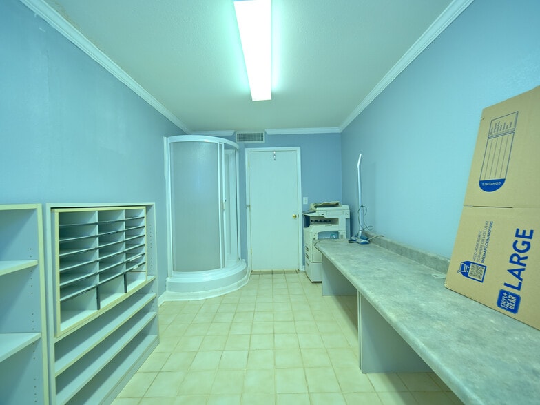 More Photos Of 629 S Broad St, Brooksville Office For Sale