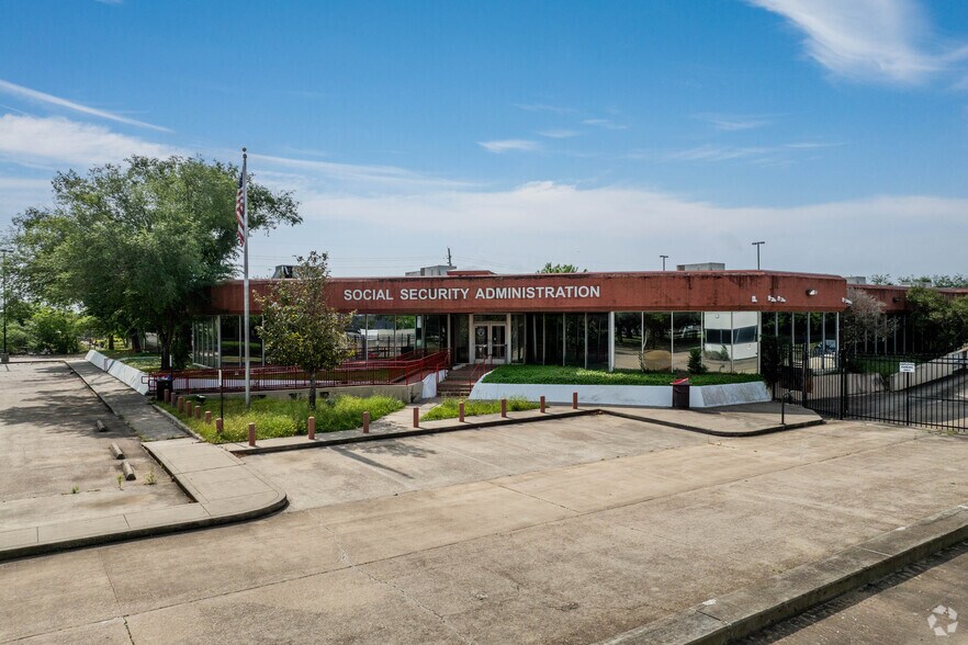Primary Photo Of 10703 Stancliff Rd, Houston Office For Sale
