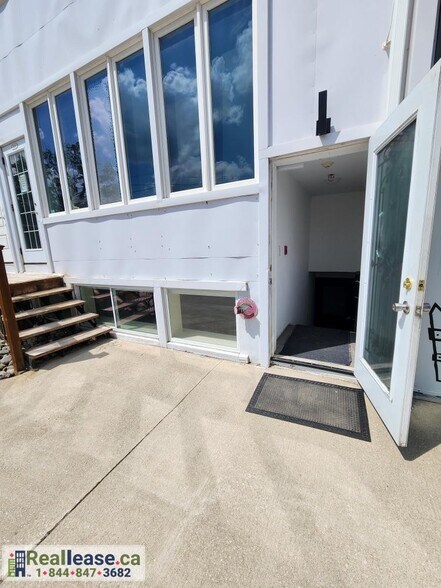 More Photos Of 138 Main St W, Shelburne Storefront Retail Residential For Lease