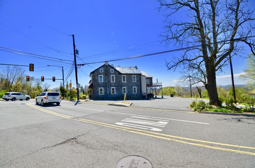 More Photos Of 1495 Farmington Ave, Pottstown General Retail For Sale