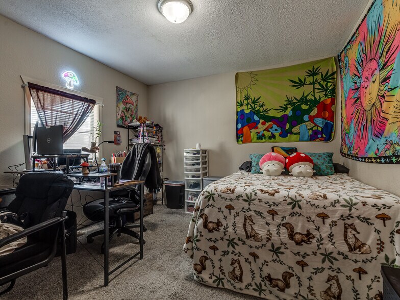 More Photos Of 940 N Ross Ave, Dewey Multifamily For Sale