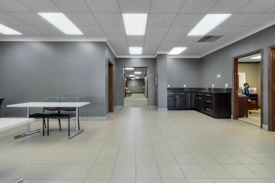 More Photos Of 3334 Founders Rd, Indianapolis Office For Sale