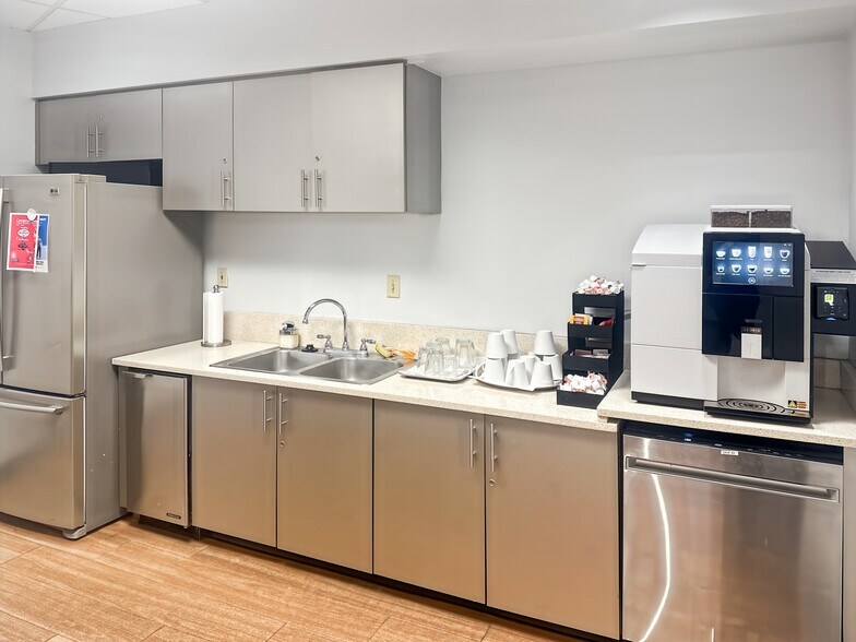 More Photos Of 2202 N Westshore Blvd, Tampa Coworking Space