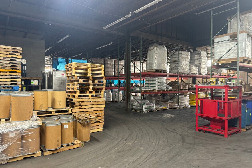 More Photos Of 223 Westhampton Ave, Capitol Heights Warehouse For Lease