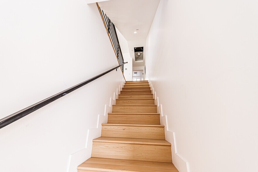 More Photos Of 5209 W 20th St, Los Angeles Multifamily For Sale