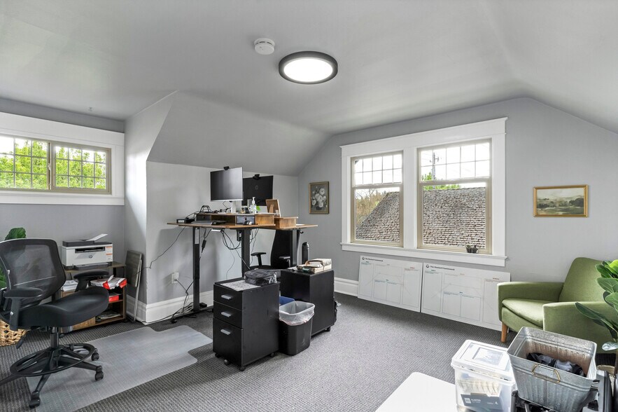 More Photos Of 1705 Commercial St SE, Salem Office Residential For Sale