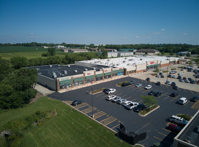 More Photos Of 2688 DeKalb Ave, Sycamore Freestanding For Lease