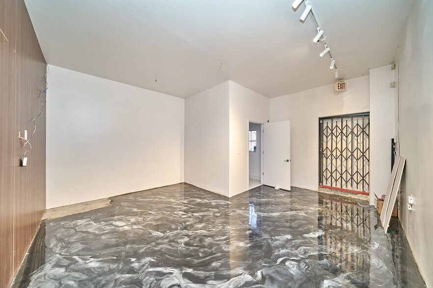 More Photos Of 112-122 S Robertson Blvd, Los Angeles Storefront Retail Office For Sale