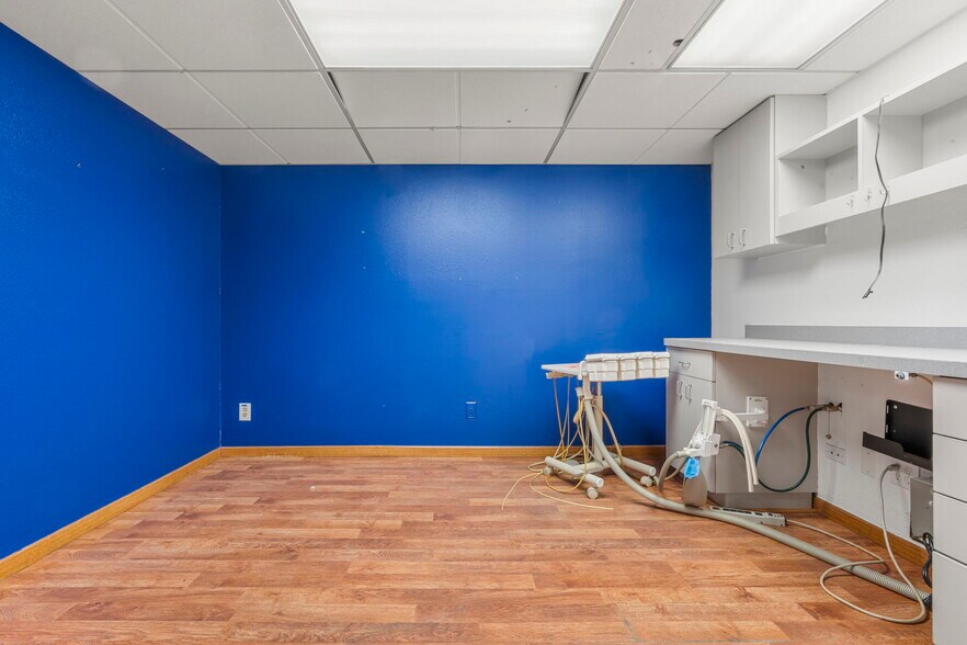 More Photos Of 495 S Federal Blvd, Denver Medical For Sale