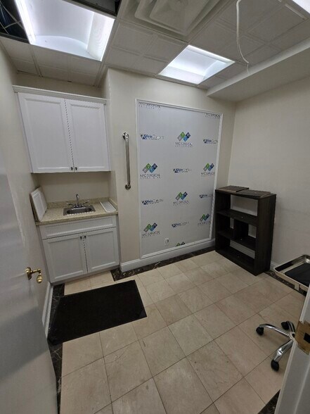More Photos Of 1062 Northern Blvd, Roslyn Office For Lease