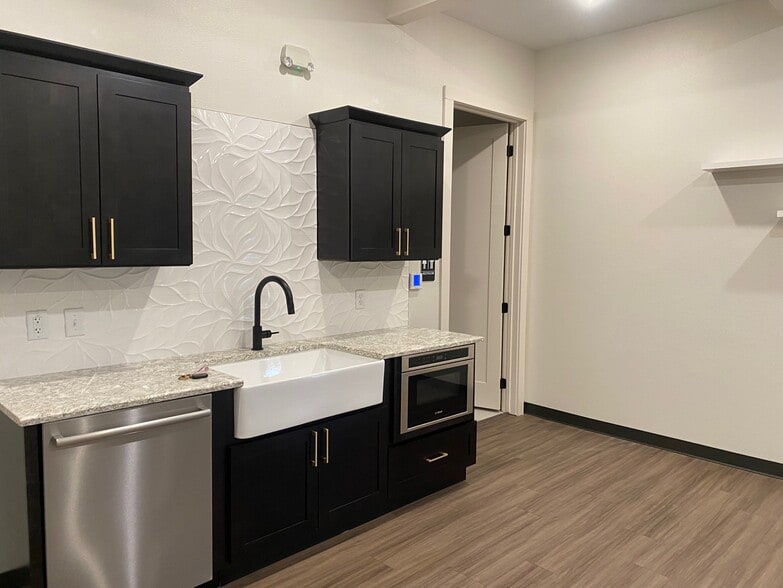 More Photos Of 4061 Kirkpatrick Ln, Flower Mound Medical For Lease