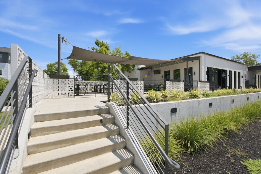 More Photos Of 6100 Robertson Ave, Nashville Storefront For Lease