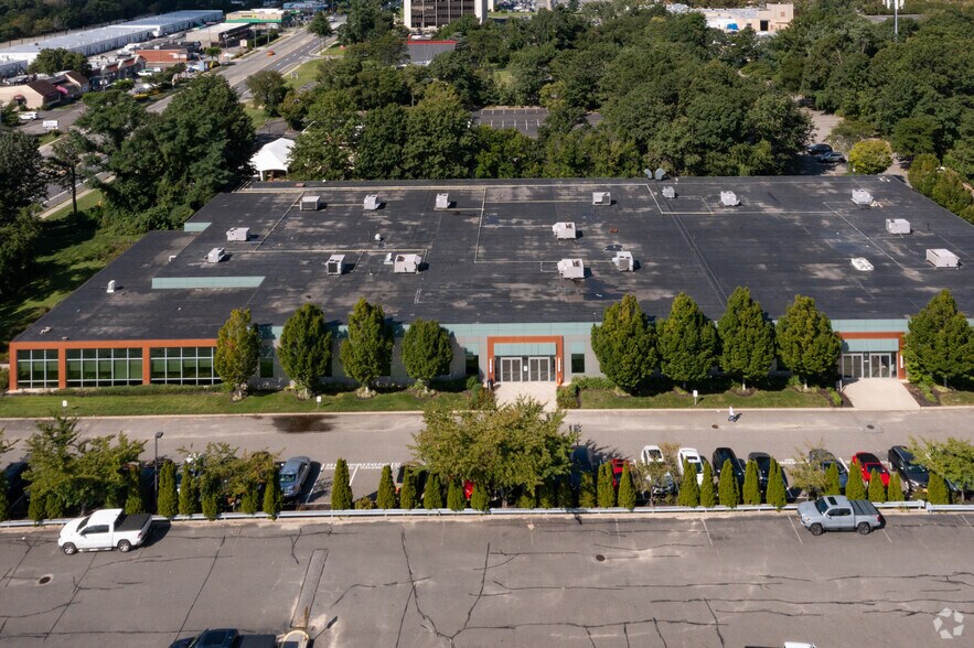 More Photos Of 360 Motor Pky, Hauppauge Medical For Lease