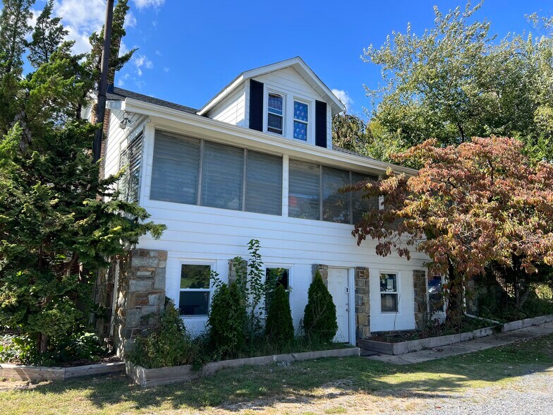 More Photos Of 9066 Baltimore Ave, College Park Storefront Retail Residential For Lease