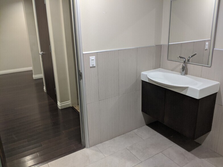 More Photos Of 18384-18450 Brookhurst St, Fountain Valley Unknown For Lease