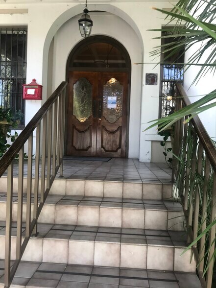 More Photos Of 1919 San Pedro Ave, San Antonio Office For Sale