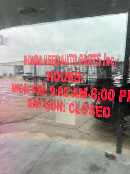More Photos Of 9318 Ronda Ln, Houston Auto Repair For Sale
