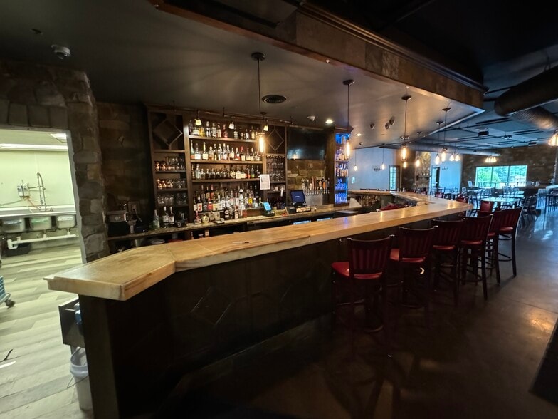 More Photos Of 9620 Old Johnnycake Ridge Rd, Mentor Restaurant For Lease