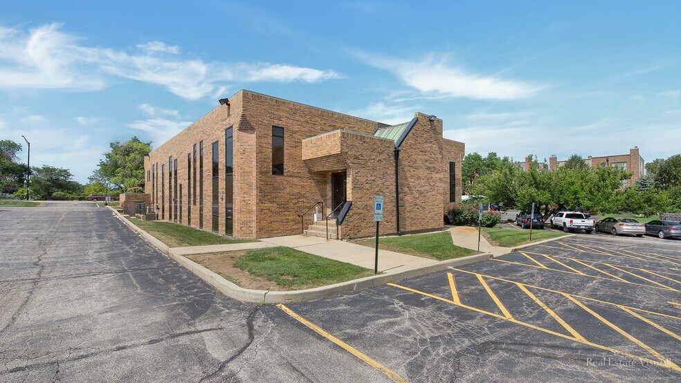 More Photos Of 129 S Roselle Rd, Schaumburg Office For Sale