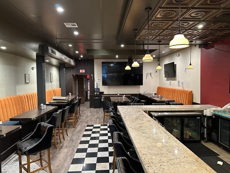 More Photos Of 141-143 N La Brea Ave, Los Angeles Restaurant For Sale