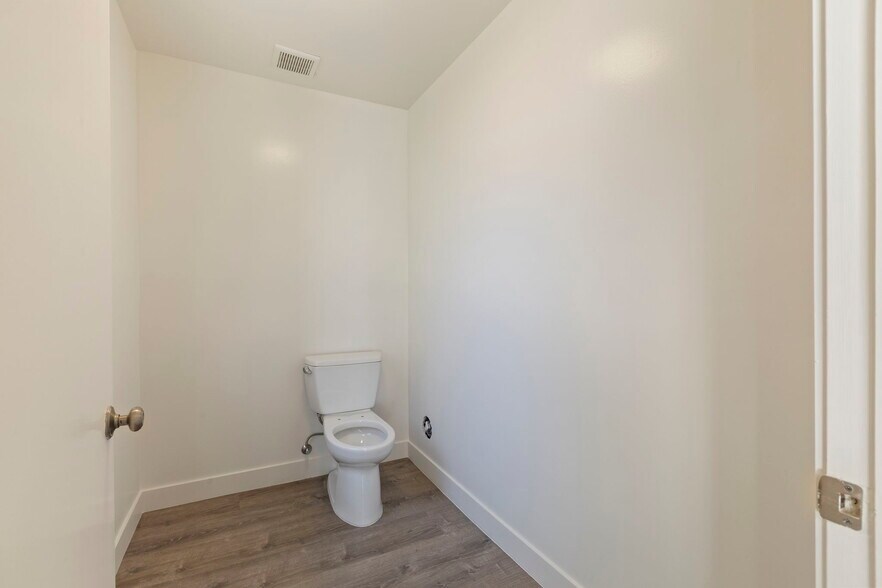 More Photos Of 1112 Howard St, San Francisco Warehouse For Lease