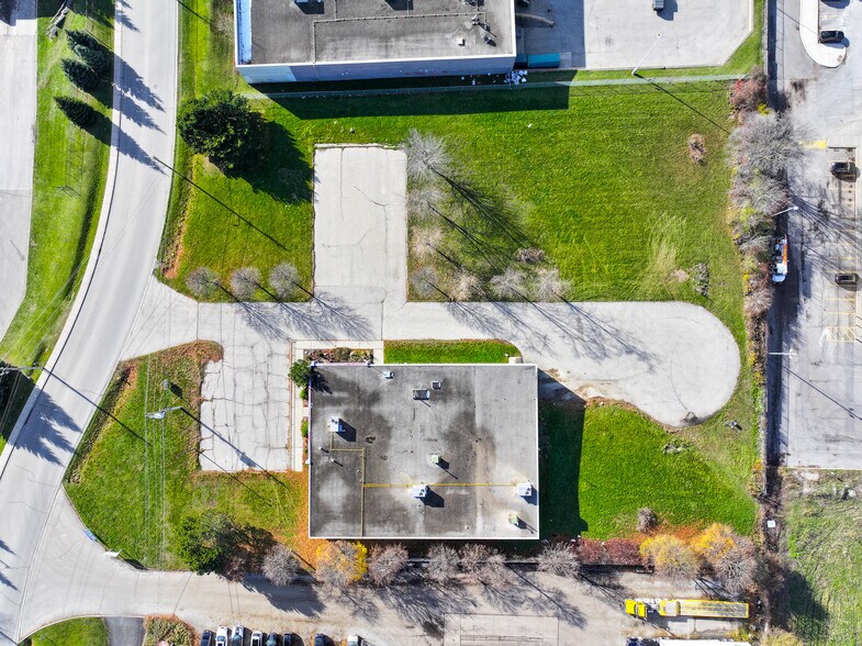 Primary Photo Of 59 Montclair Dr, Woodstock Warehouse For Sale