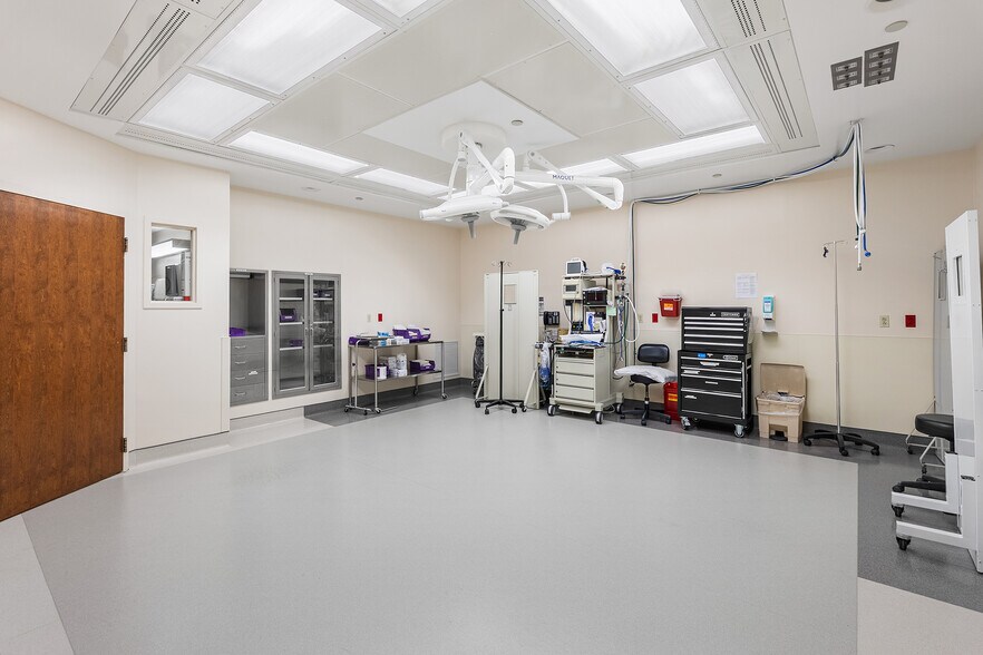 More Photos Of 670 Woodbourne Rd, Langhorne Medical For Sale