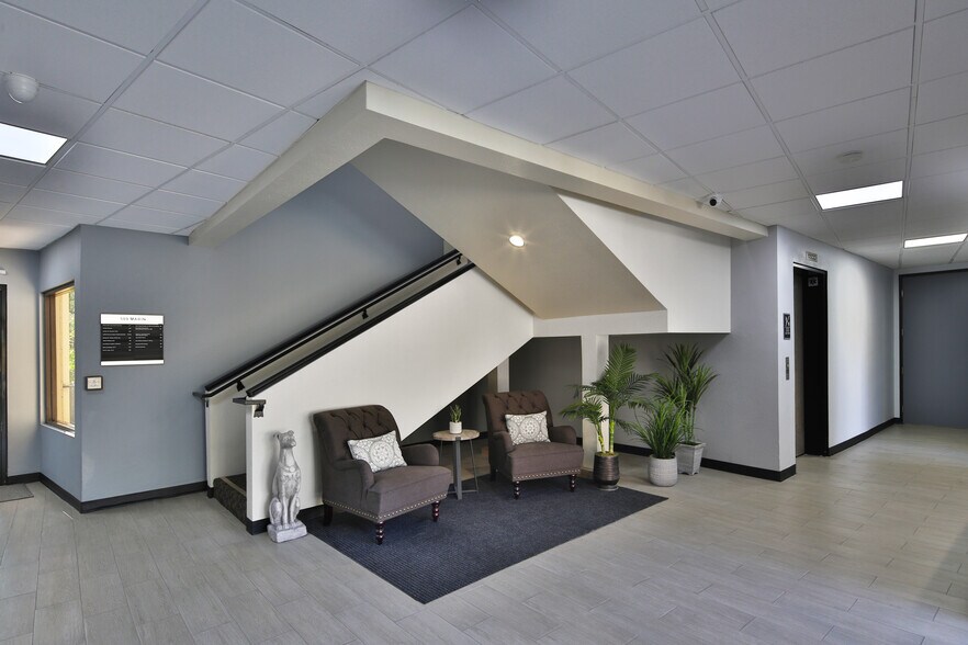 More Photos Of 501 Marin St, Thousand Oaks Unknown For Lease